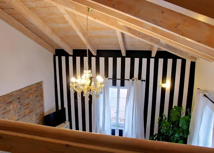 דירה Ella's Stunning Pad