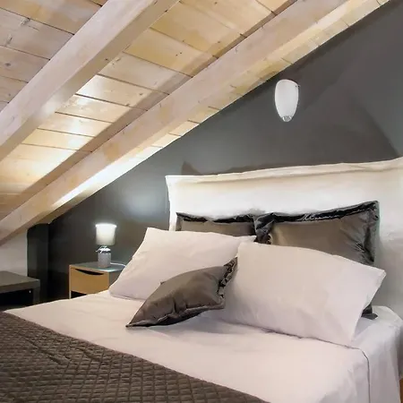 Ella's Stunning Pad Apartamento