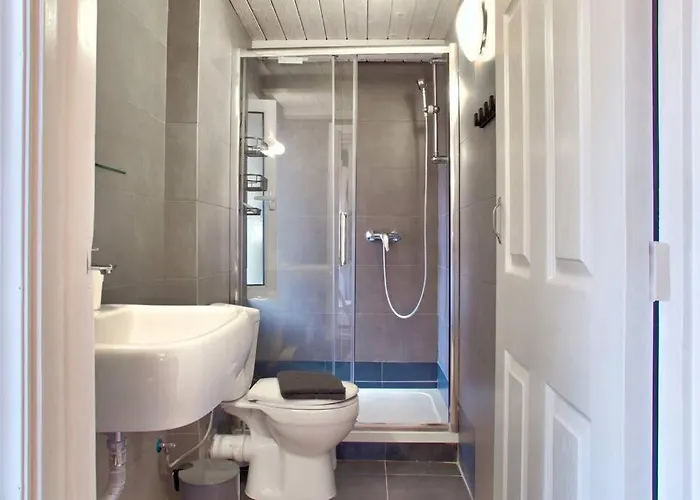 Ella's Stunning Pad Apartment